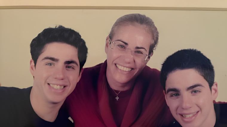«Έφυγε η Πόπη»-Το συγκινητικό κύμα αποχαιρετισμού στη μάνα των διδύμων