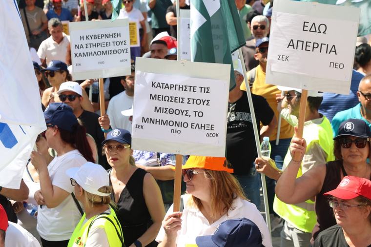 «Η απεργία είναι μόνο η αρχή»: Στα άκρα οι σχέσεις ΥΠΟΙΚ και ωρομίσθιων, τι καταγγέλουν