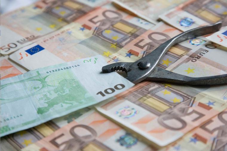 Από το 10% στο 2,5% οι αποζημιώσεις των κουρεμένων: «Μας δίνουν ένα κοκαλάκι να γλύψουμε»
