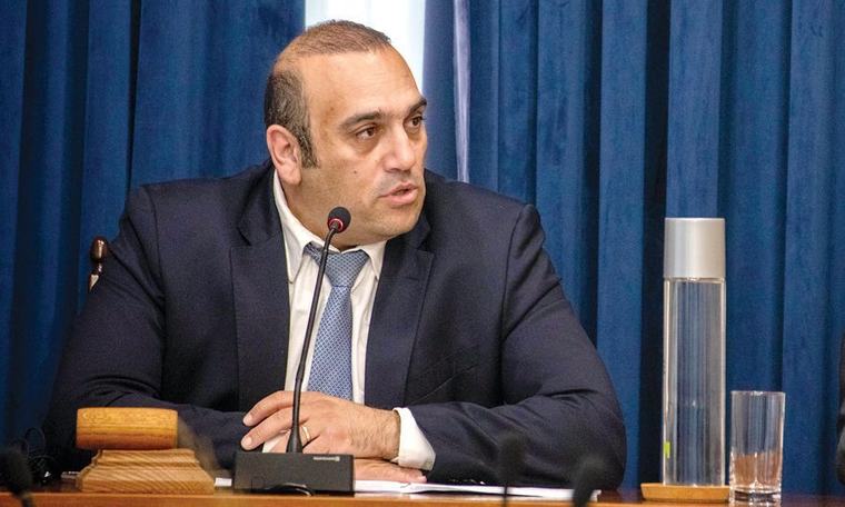«Βολές» ΑΚΕΛ σε Καρούσο για το Γ.Ν. Αμμόχωστου