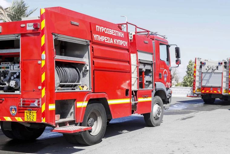 Πυρκαγιά σε κατοικία στην Αγία Νάπα – Καταστράφηκε λυόμενη αποθήκη, ζημιές σε όχημα